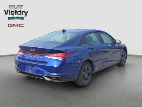 Used 2023 Hyundai Elantra SEL FWD image 17