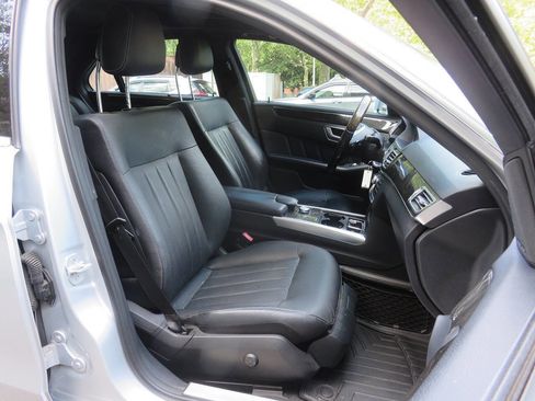 Used 2014 Mercedes-Benz E 550 4MATIC Sedan image 11