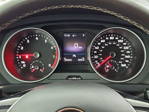 Used 2021 Volkswagen Tiguan SE image 33