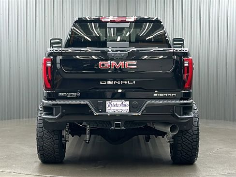 Used 2025 GMC Sierra 3500 Denali image 4