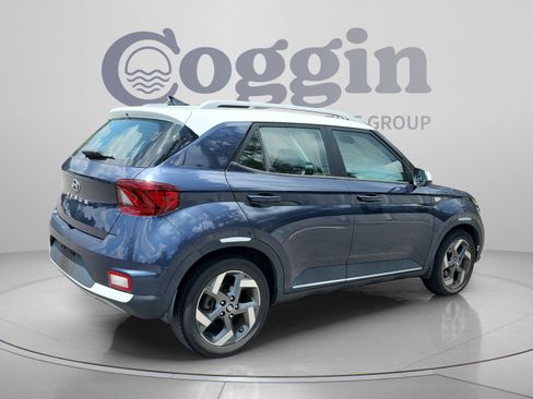 Used 2020 Hyundai Venue FWD image 5