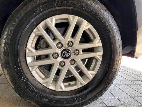 Used 2022 Toyota Tundra SR5 AWD/4WD image 34