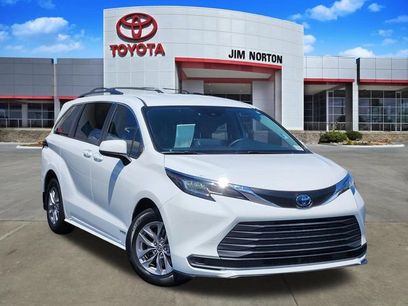 Used 2021 Toyota Sienna LE