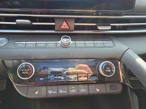 Used 2025 Hyundai Elantra SEL FWD image 20