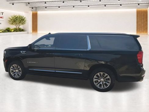 Certified 2023 GMC Yukon XL Denali AWD/4WD image 8