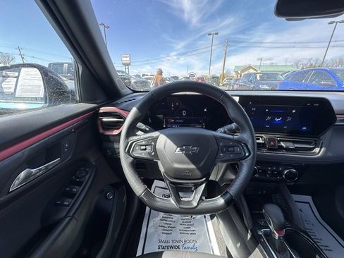 Used 2025 Chevrolet TrailBlazer RS w/ Convenience Package AWD/4WD image 14