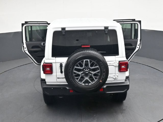 Used 2025 Jeep Wrangler Unlimited Sahara AWD/4WD image 40