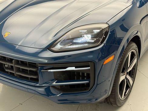 Certified 2025 Porsche Cayenne AWD/4WD image 46