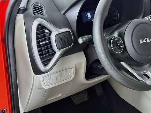 Used 2022 Kia Soul LX FWD image 16