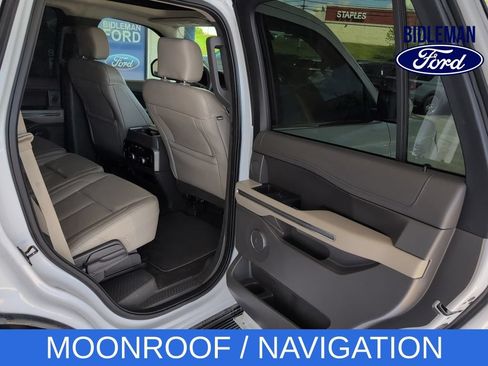 Used 2019 Ford Expedition XLT w/ Equipment Group 202A AWD/4WD image 29