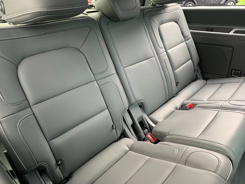 Used 2018 Lincoln Navigator Reserve w/ Technology Package AWD/4WD image 17