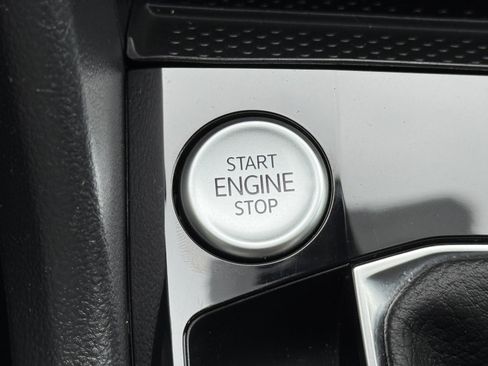 Used 2024 Volkswagen Taos SE image 32