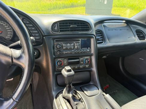 Used 2003 Chevrolet Corvette Convertible w/ Preferred Equipment Group1 RWD image 18