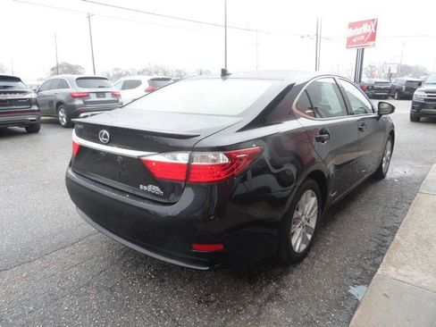 Used 2015 Lexus ES 300h image 4