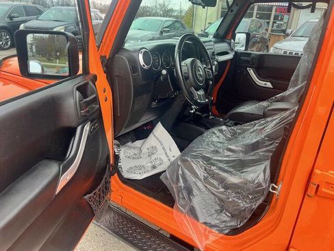 Used 2012 Jeep Wrangler Unlimited Sahara w/ Dual Top Group image 8