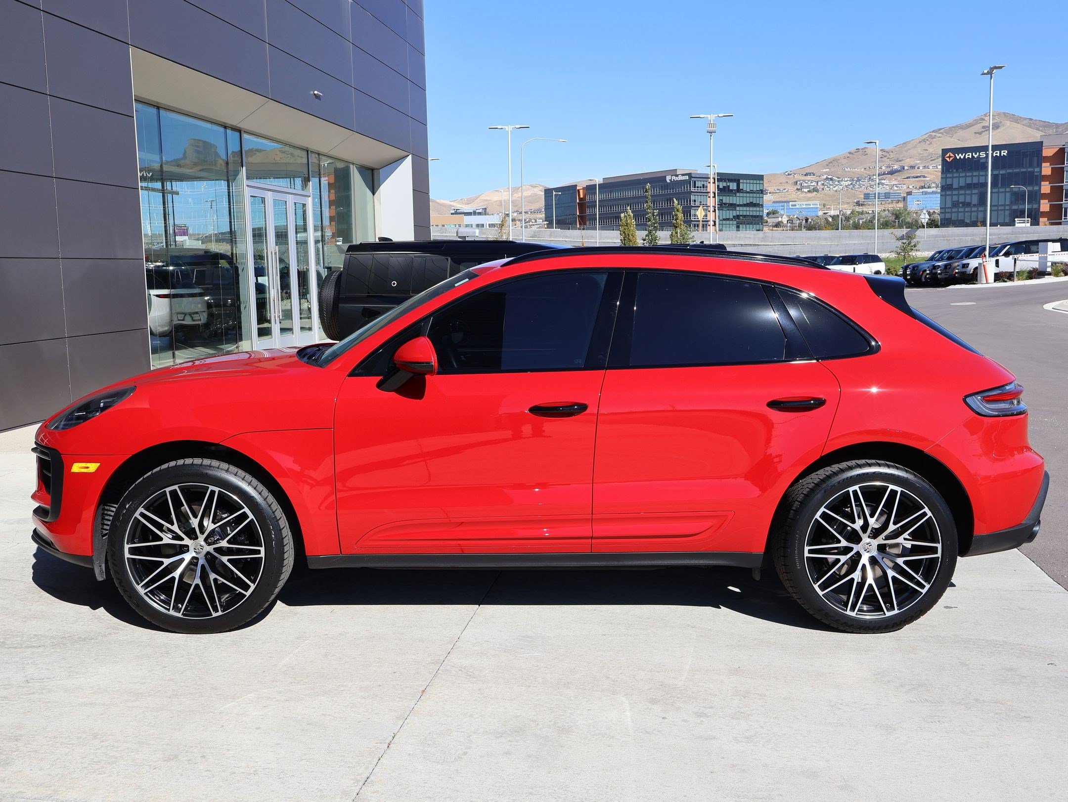 Used 2023 Porsche Macan S AWD/4WD image 9