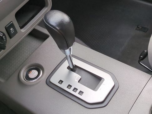 Used 2020 Nissan Frontier SV image 23