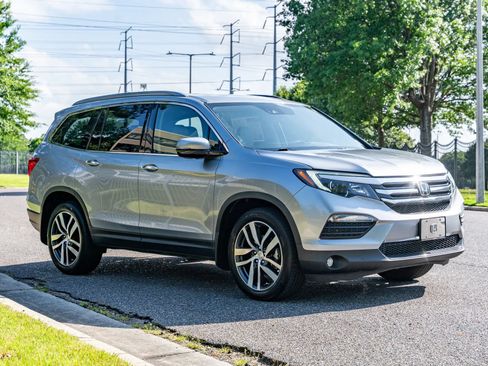 Used 2017 Honda Pilot Elite image 4