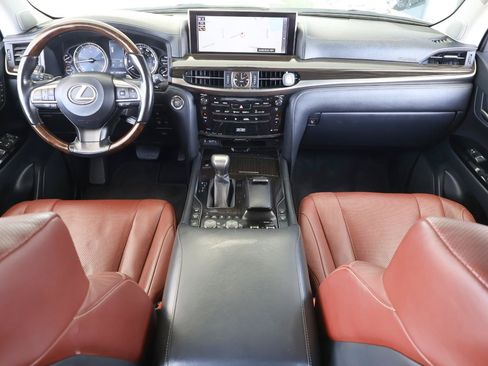Used 2016 Lexus LX 570 4WD w/ Luxury Package image 16
