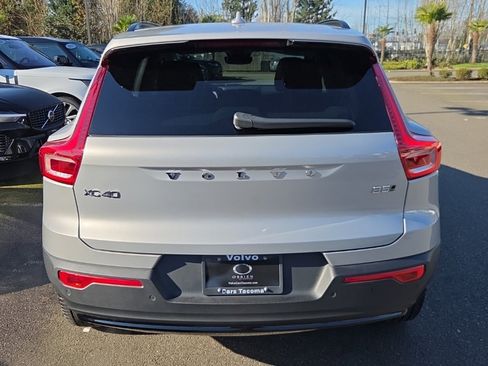 Used 2025 Volvo XC40 B5 Plus w/ Climate Package image 12