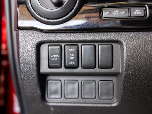 Used 2022 Nissan Titan SV w/ SV Convenience Package image 36