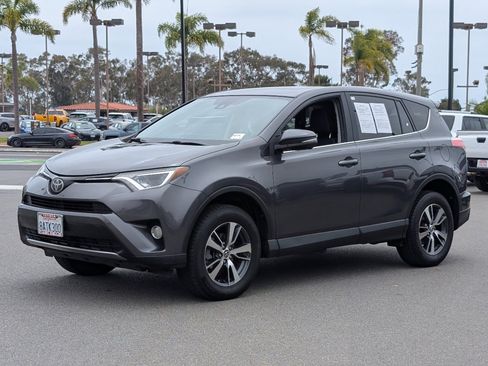 Used 2018 Toyota RAV4 XLE FWD image 11