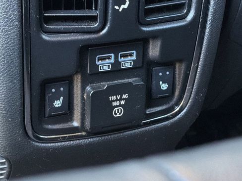 Used 2018 Dodge Durango GT image 17