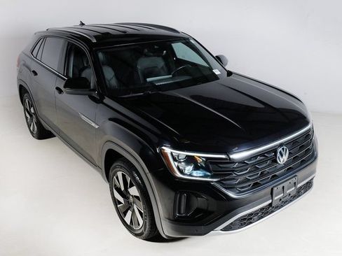 Used 2024 Volkswagen Atlas Cross Sport SE AWD/4WD image 28