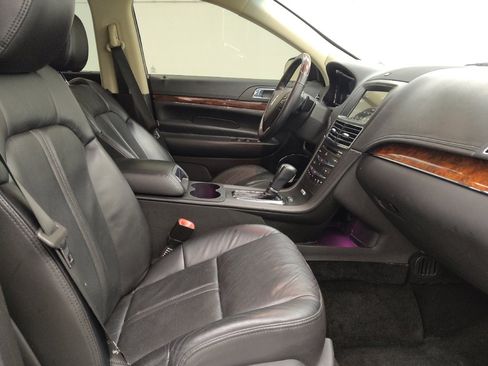 Used 2019 Lincoln MKT AWD image 21
