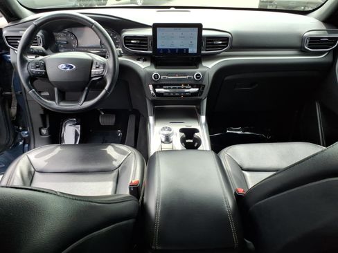 Used 2020 Ford Explorer XLT w/ Equipment Group 202A AWD/4WD image 12