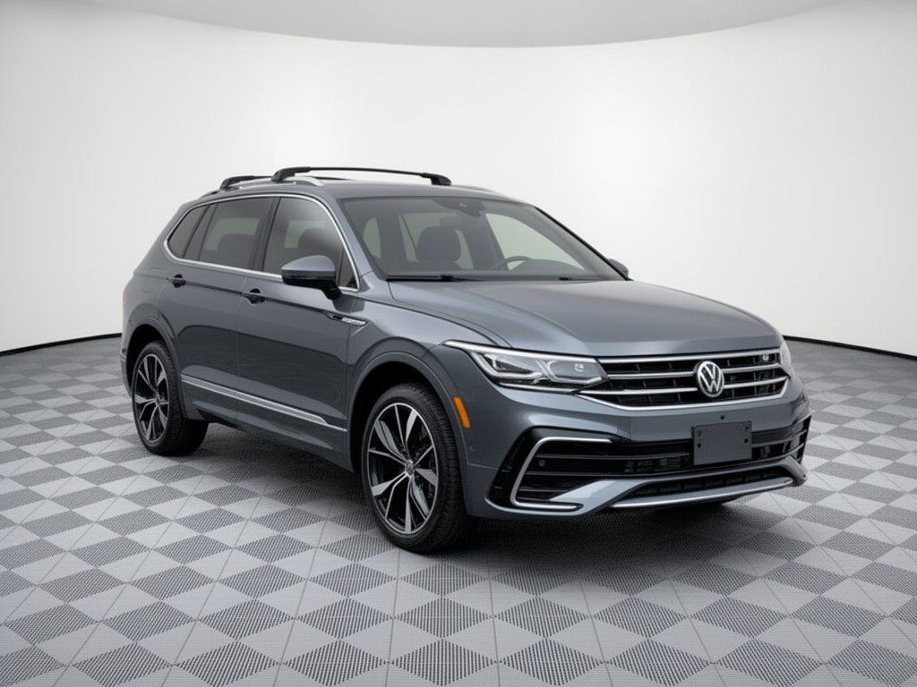 Used 2024 Volkswagen Tiguan SEL R-Line w/ MDO Package, Two-Row AWD/4WD image 7