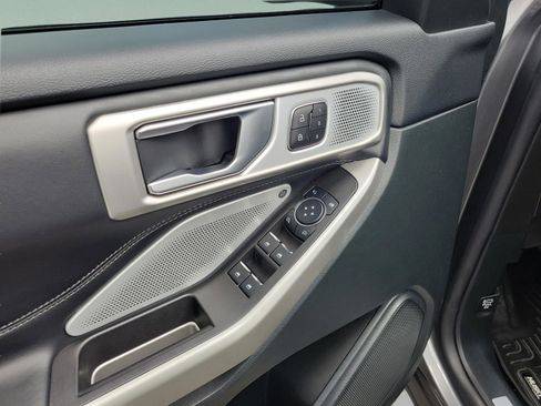 Used 2023 Ford Explorer Limited w/ Limited Technology Package RWD image 15