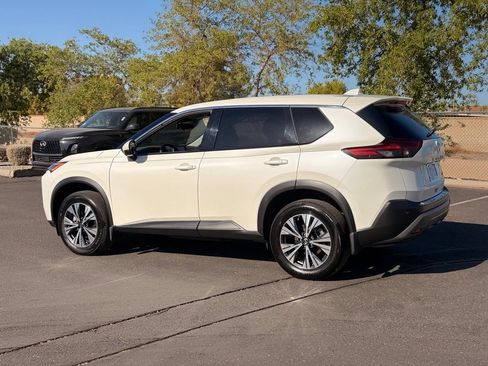 Used 2021 Nissan Rogue SV FWD image 4