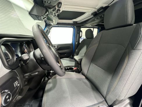 Used 2024 Jeep Gladiator Sport image 11