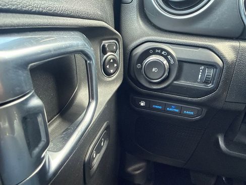 Used 2023 Jeep Wrangler Unlimited w/ Cold Weather Group AWD/4WD image 18