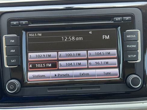 Used 2015 Volkswagen Beetle TDI FWD image 16