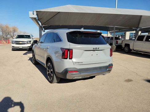 Used 2025 Kia Sorento EX FWD image 6