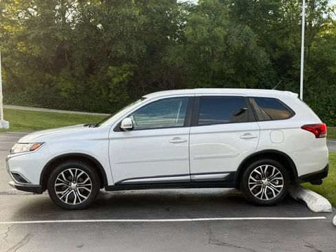 Used 2016 Mitsubishi Outlander SE AWD/4WD image 4