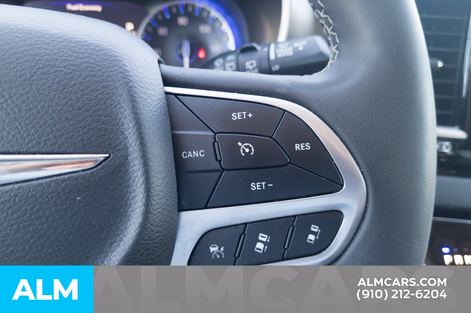 Used 2024 Chrysler Pacifica Touring-L FWD image 10