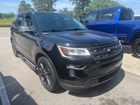 Used 2018 Ford Explorer XLT w/ Equipment Group 202A AWD/4WD image 1