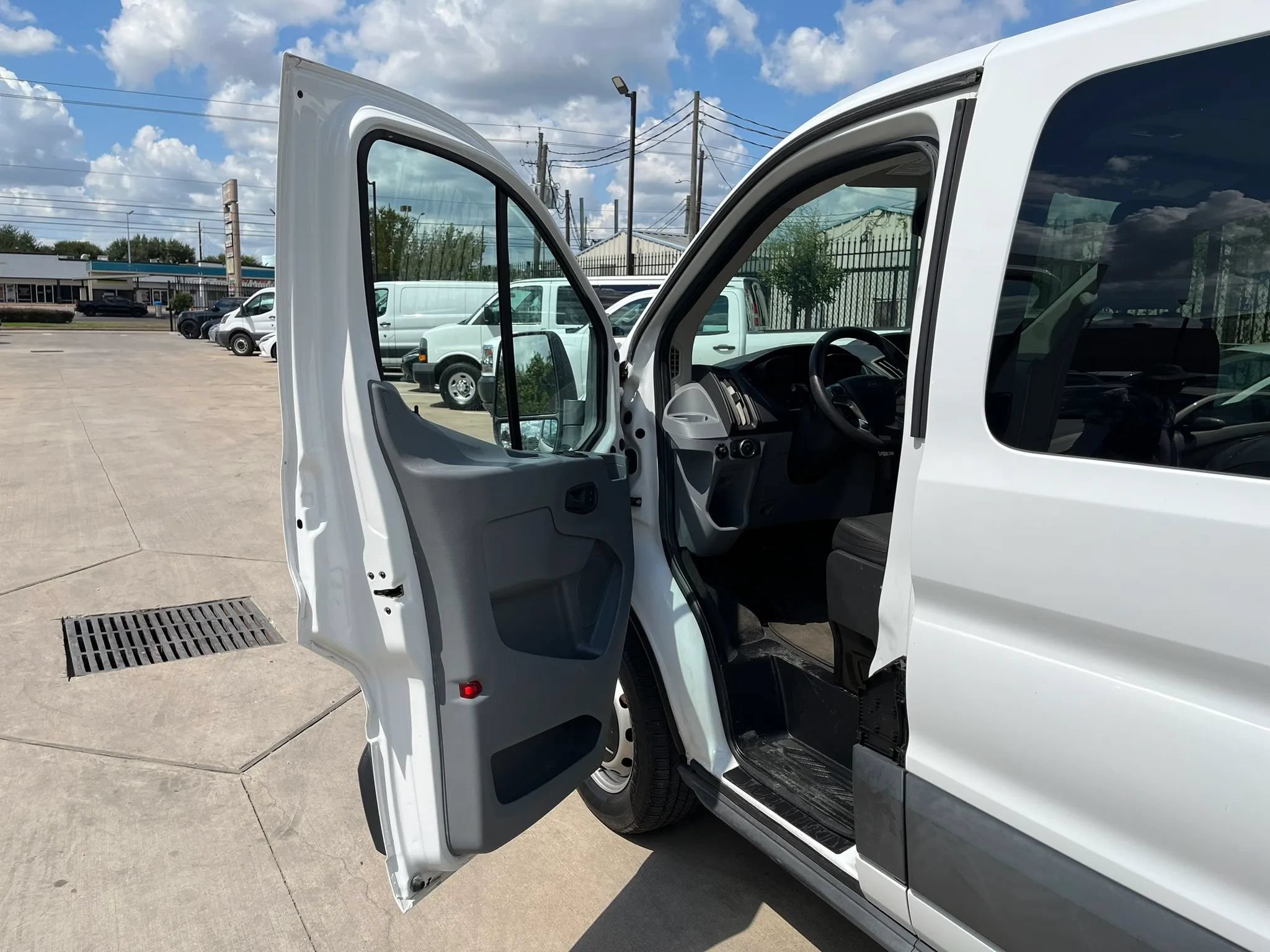 Used 2018 Ford Transit 350 XL RWD image 17