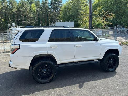 Used 2017 Toyota 4Runner TRD Off-Road Premium image 4