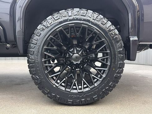 Used 2025 GMC Sierra 3500 Denali w/ Denali Reserve Package image 12