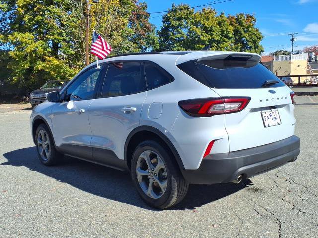 Certified 2025 Ford Escape ST-Line Select AWD/4WD image 5