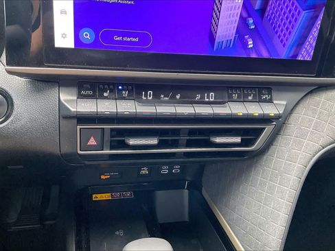 Used 2025 Toyota Camry XLE w/ Premium Package FWD image 33