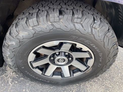Used 2019 Toyota 4Runner TRD Off-Road Premium AWD/4WD image 18