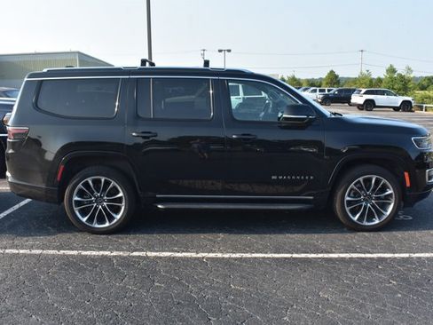 Used 2023 Jeep Wagoneer Series II w/ Premium Group I AWD/4WD image 4