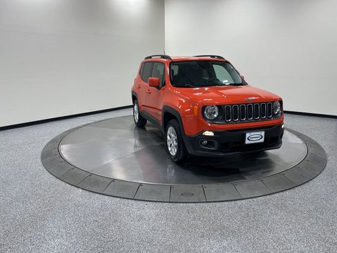 Used 2016 Jeep Renegade Latitude w/ Popular Equipment Group image 4