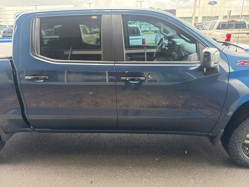 Used 2019 Chevrolet Silverado 1500 LT Trail Boss AWD/4WD image 4