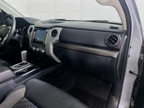 Used 2020 Toyota Tundra SR5 w/ SR5 Upgrade Package AWD/4WD image 32